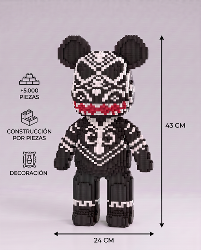 15 — Monochrome Figure